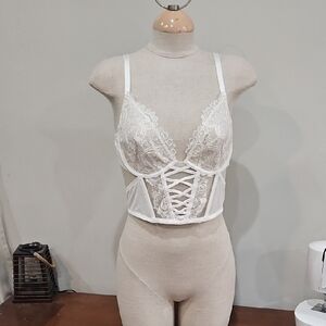 VS Dream Angle Boho White Lace Bustier Bralette Demi Corset Detail Sz Xs. Floral